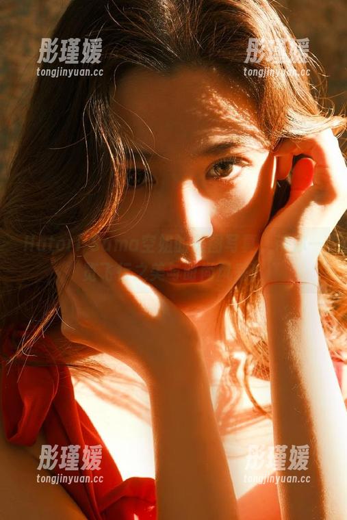 Hatori Sama空姐的美图写真，带你一览飞行之美与时尚风采！